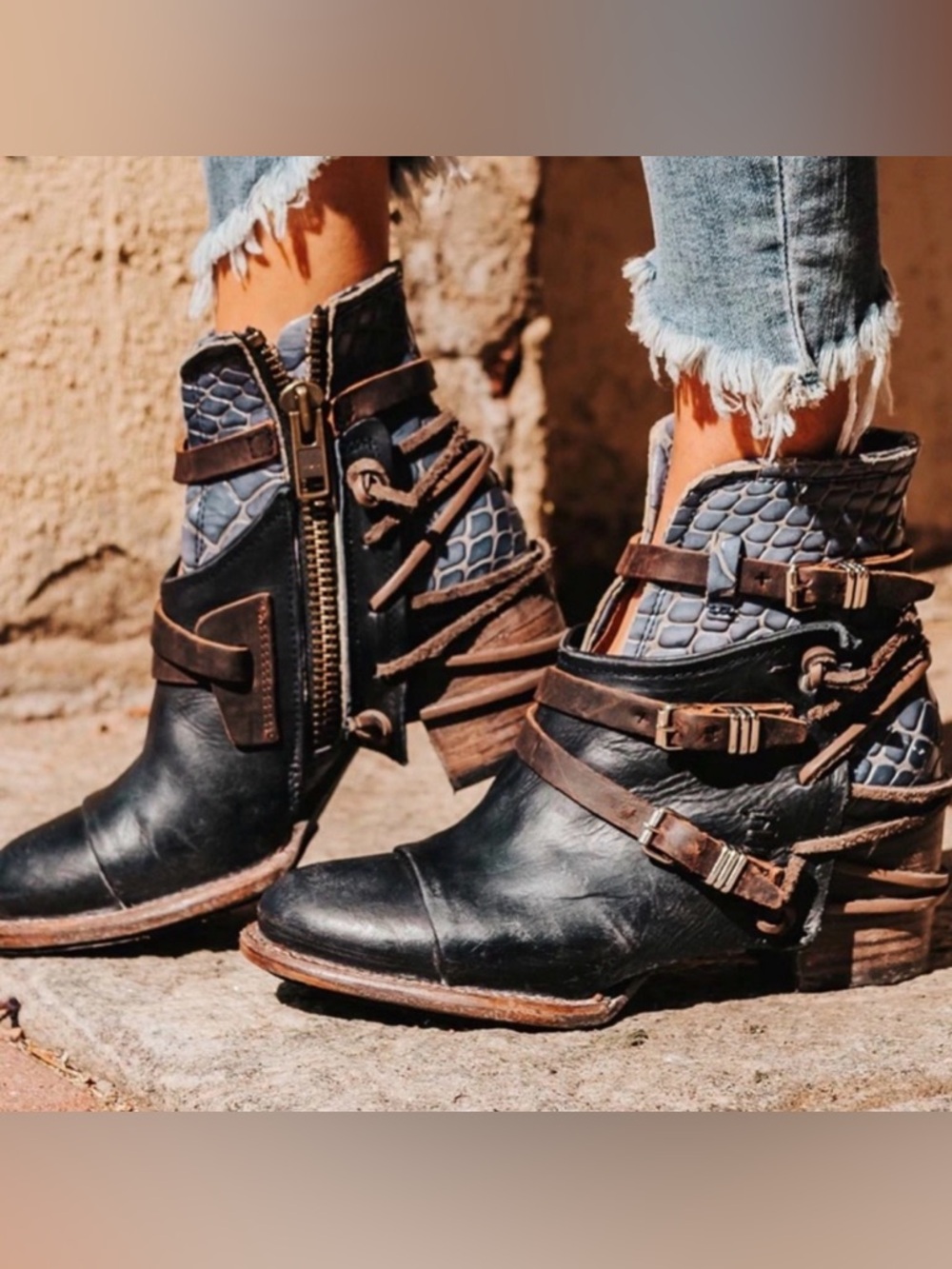Freebird by Steven Crue Ankle Boots Black and blue Snake print Size 9